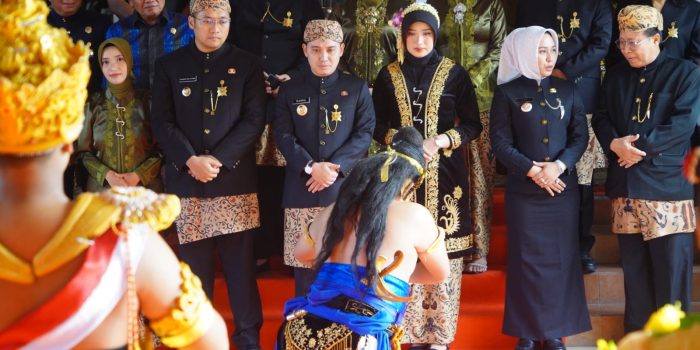 Bupati Mojokerto Muhammad Albarraa saat peringatan Hari Jadi ke-733 Kabupaten Mojokerto.