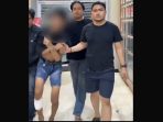 Tersangka Wahyu Nurdiansyah digiring di Mapolres Gresik.
