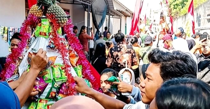 Sedekah Bumi di Punden Mbah Ageng, Saat Alunan Tayub Satukan Warga Ngrajek Nganjuk 1 WhatsApp Image 2026 05 15 at 1.24.40 PM