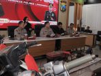 Kapolres Lamongan AKBP Arif Fazlurrahman saat konferensi pers ungkap kasus curat.