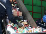 Pemusnahan rokok ilegal di Mojokerto.