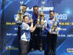 Aiptu Bambang Kurniawan (tengah) personel Satlantas Polres Gresik meraih juara 1 Lomba Safety Riding Hari Bhayangkara ke-80. Aiptu Bambang Kurniawan (tengah) personel Satlantas Polres Gresik meraih juara 1 Lomba Safety Riding Hari Bhayangkara ke-80.