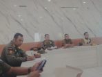Dinas Penanaman Modal dan Pelayanan Terpadu Satu Pintu (DPMPTSP) Lombok Tengah dan Polisi Pamong Praja saat konferensi pers, Senin (11/5). Dinas Penanaman Modal dan Pelayanan Terpadu Satu Pintu (DPMPTSP) Lombok Tengah dan Polisi Pamong Praja saat konferensi pers, Senin (11/5).
