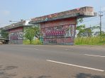 Potret bangunan tol dampak lumpur Lapindo, Sidoarjo. (Foto: Achmad Adi Nurcahya) Potret bangunan tol dampak lumpur Lapindo, Sidoarjo. (Foto: Achmad Adi Nurcahya)