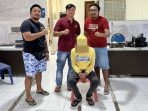 Terduga pelaku bersama sejumlah barang bukti diamankan di Mapolres Sumbawa.