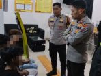 Polisi saat mengamankan ketiga pelaku. (Ist)