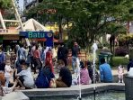Alun-alun Kota Batu menjadi sentra utama kedatangan wisatawan.