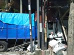 Kondisi dump truk usai menabrak 2 rumah dan 1 warung di Balongbendo, Sidoarjo. (Foto: Ist/Polsek Balongbendo)