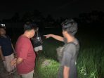 Petugas saat olah TKP.