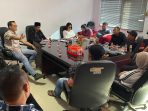 Audiensi nelayan bersama Fraksi PDIP DPRD Jember. (Foto: Aji)