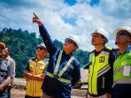 Gubernur NTB Lalu Muhamad Iqbal saat meninjau pelaksanaan proyek jalan Ruas Lenangguar–Lunyuk.