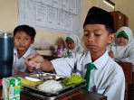 Alkhalifi Muhammad Marfen, anak yang menyurati presiden Prabowo Subianto saat menyatap menu MBG.