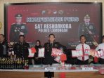 Kapolres Lamongan AKBP Arif Fazlurrahman memimpin konferensi pers.
