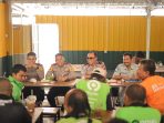 Satlantas Polres Gresik ngopi bareng ojol.