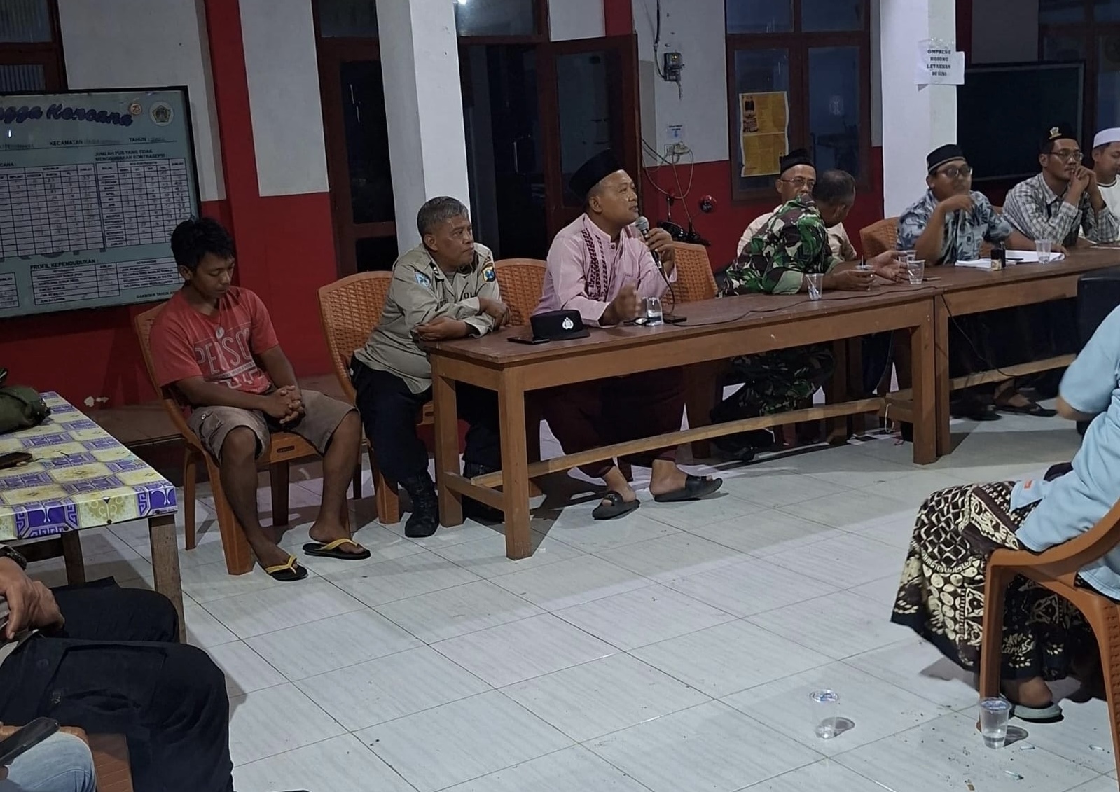 Mediasi kasus penebangan pohon keramat di Desa Petisbenem, Gresik. (Foto: Ist)