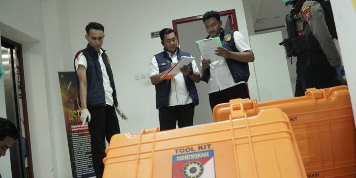 Anggota Satreskrim Polres Lamongan saat lomba olah TKP tingkat Polda Jatim. Anggota Satreskrim Polres Lamongan saat lomba olah TKP tingkat Polda Jatim.