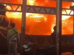 Kebakaran kapal nelayan di PPN Brondong, Lamongan. (Foto: Ist)