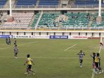Pemain Persid Jember merayakan gol yang diciptakan oleh Farrel. (Foto: Aji)