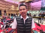 Rafi Wibisono, anggota Komisi A DPRD Kabupaten Sidoarjo saat menghadiri kontes modifikasi motor 2 stroke di MPP Sidoarjo. (Foto: Achmad Adi Nurcahya) Rafi Wibisono, anggota Komisi A DPRD Kabupaten Sidoarjo saat menghadiri kontes modifikasi motor 2 stroke di MPP Sidoarjo. (Foto: Achmad Adi Nurcahya)