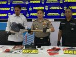 Pers rilis kasus aborsi di gedung AP1 Rawi Polres Bojonegoro. (Foto: Umam)