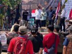 Petani tebu Blora saat menyampaikan aspirasi di PT GMM.