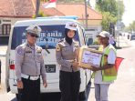Kanit Kamsel Satlantas Polres Gresik Ipda Andreas Dwi Anggoro bersama Taruna Akpol menyerahkan bantuan sosial kepada masyarakat. Kanit Kamsel Satlantas Polres Gresik Ipda Andreas Dwi Anggoro bersama Taruna Akpol menyerahkan bantuan sosial kepada masyarakat.