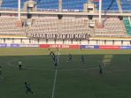 Laga Persid Jember vs Persak beberapa waktu lalu. (Ist)