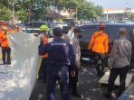 Petugas gabungan dari Basarnas, kepolisian, dan tim terkait bersiap mengevakuasi jenazah. (Foto: Ist)