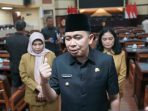 Bupati Jember Muhammad Fawait usai menghadiri paripurna di DPRD Jember. (Foto: Ist)