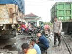 Proses perbaikan dump truk mogok yang memicu kemacetan parah di Cerme, Gresik. Proses perbaikan dump truk mogok yang memicu kemacetan parah di Cerme, Gresik.