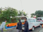 Tim SAR gabungan mengevakuasi salah satu korban yang ditemukan meninggal dunia di Waduk Kalimati, Kecamatan Prambon, Sidoarjo. (Foto: Ist/SAR Surabaya) Tim SAR gabungan mengevakuasi salah satu korban yang ditemukan meninggal dunia di Waduk Kalimati, Kecamatan Prambon, Sidoarjo. (Foto: Ist/SAR Surabaya)