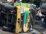 Truk terguling