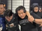 Pelaku saat diamankan polisi. (Istimewa)