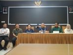 IMG-20260602-WA0001 Direktur RSUD Jombang dr Pudji Umbaran didampingi sejumlah dokter saat memberikan keterangan. (teguh)