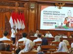 evaluasi dilakukan terhadap penerima manfaat bantuan modal usaha yang digelar di Ruang Sabha Mandala Madya, Balai Kota Mojokerto