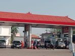 IMG-20260610-WA0035 Penampakan antrean pengisian BBM di SPBU.(teguh)