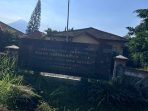 Gedung milik Pemkab terbengkalai.