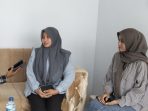 Kepala SPPG Brudu Perkasa Raya, Rika Setyowati saat diwawancara. (teguh)