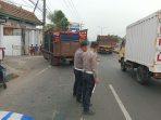Petugas Satlantas Polres Jombang melakukan olah TKP. (istimewa)