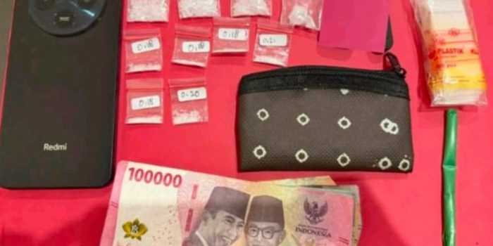 Barang bukti paket sabu siap edar.