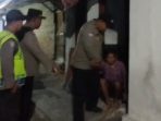 IMG-20260615-WA0010 Warga dan polisi mengamankan pria yang mengamuk sambil membawa sajam.(istimewa)