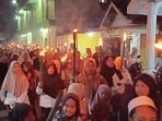 Warga pawai obor sambut malam 1 muharram.