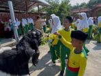 IMG-20260616-WA0029 Anak anak saat belajar sambil bermain di wisata edukasi Mapan Farm, Plandaan, Jombang. (teguh)