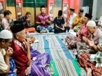 Suasana khidmat kenduri dan ritual trah Ponco Kusumo di Ngronggot, wujud syukur dan ikhtiar menjaga tradisi serta keharmonisan hidup.