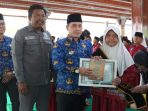 Bupati Mojokerto Muhammad Albarraa menghadiri wisuda Gemajuza dan Tahfidz 2026. (istimewa)