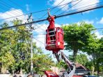 Lilitan kabel udara yang menumpuk di satu tiang tumpu menjadi salah satu tantangan teknis yang disuarakan provider lokal dalam regulasi baru.