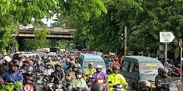 Kondisi banjir dikawasan Simo Surabaya. (Yenny warga)