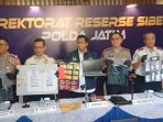 Direktorat Siber Polda Jatim bersama jajaran Imigrasi dan Polresta Sidoarjo ungkap dugaan tindak pidana penipuan. (Istimewa)