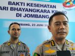 IMG-20260623-WA0003 Kabiddokkes Polda Jatim, Kombes Pol dr Wahono Edi Prastowo saat diwawancara. (teguh)