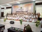 Khitan massal gratis di Ponpes Gadingmangu Jombang diikuti 70 anak.(teguh)